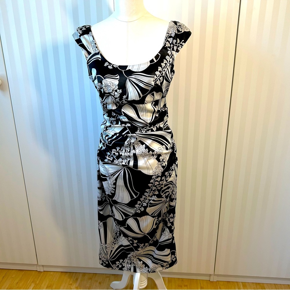 London Times black and white floral fitted sleeveless formal dress Size 6